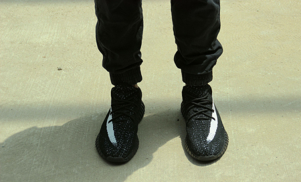 adidas_yeezy_boost_350_v2_black_4_-jpg